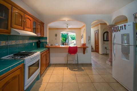 House | Private kitchen | Fridge, microwave, coffee/tea maker, cookware/dishes/utensils