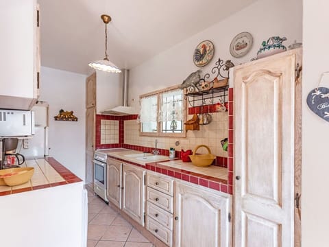 Cabinetry, Furniture, Property, Countertop, Wood, Kitchen, Interior Design, Drawer, Building, Floor