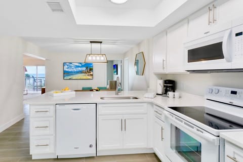 Fully equipped kitchen with everything you need to make your favorite meals