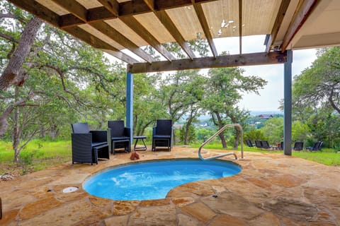 Fischer Vacation Rental | 3BR | 2.5BA | 2,500 Sq Ft | Stairs Required