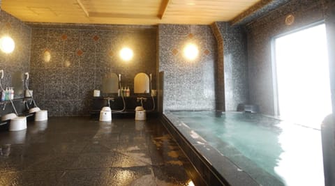 Indoor spa tub
