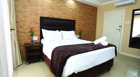 Luxury Double Room | Desk, laptop workspace, iron/ironing board, free WiFi