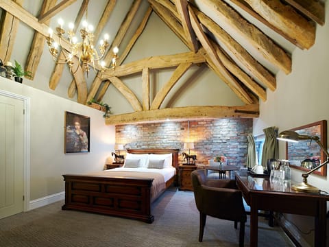 Standard Room, 1 King Bed, Non Smoking (Theme Room) | Hypo-allergenic bedding, desk, laptop workspace, iron/ironing board