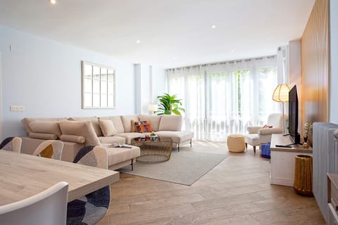 Apartment (4 Bedrooms) | Living area | 32-inch flat-screen TV with cable channels, TV