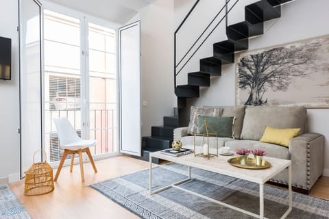 Apartment, 1 Bedroom | Living room | 32-inch TV with cable channels