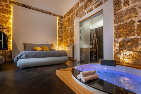 Luxury Double Room, Jetted Tub | Premium bedding, memory foam beds, minibar, soundproofing