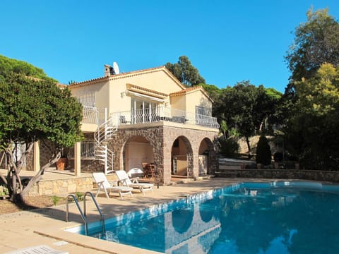 Water, Building, Plant, Sky, Property, Azure, Swimming Pool, Tree, Chair, House