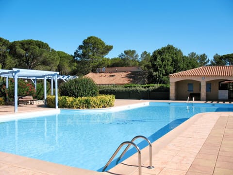Water, Plant, Sky, Swimming Pool, Tree, Azure, Shade, Outdoor Furniture, Sunlounger, Leisure