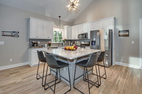 Counter seating for four