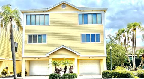 618 Cedars East