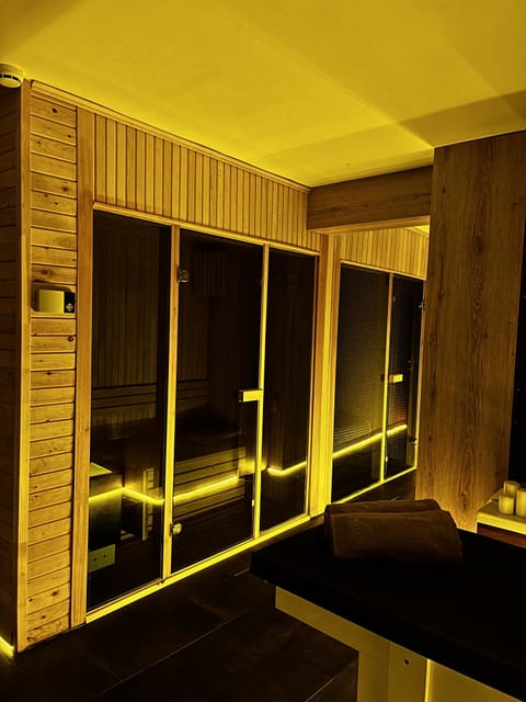 Luxury Room | Hypo-allergenic bedding, in-room safe, laptop workspace, blackout drapes