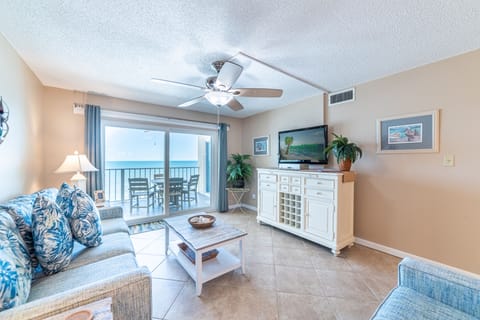 Welcome to Regency Towers 1122 "Seas the Day"
This beautiful 1 bedroom/2 bathroom is located on the 11th floor