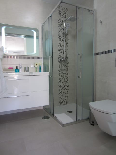 Take a relaxing rain shower with all toiletries included 