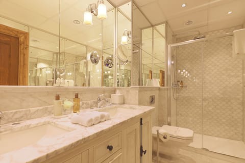 Premier Suite | Bathroom | Shower, towels, toilet paper