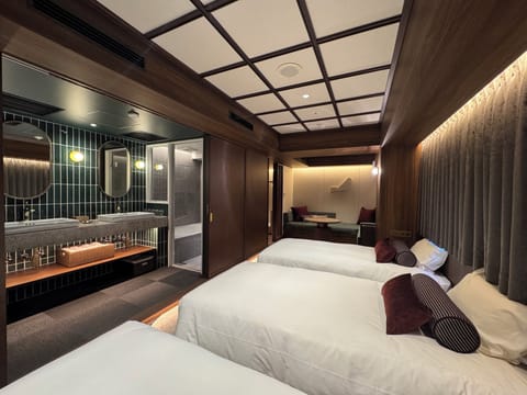 Superior Triple Room, Non Smoking | Blackout drapes, soundproofing, iron/ironing board, bed sheets