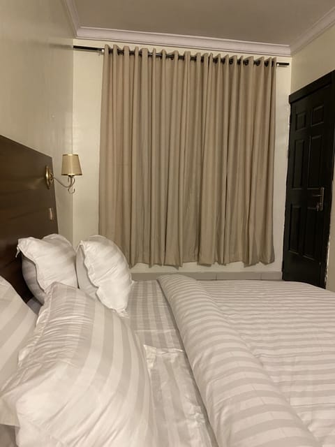 Deluxe Double Room | Minibar, in-room safe, desk, blackout drapes