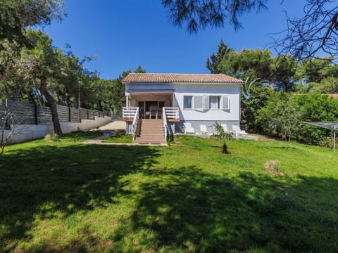 Plant, Sky, Building, Property, Window, Tree, Land Lot, House, Cottage, Natural Landscape