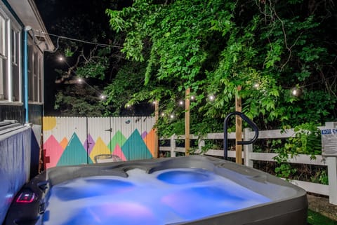 Relax under the stars in your private hot tub at The Bluebird Cottage. 💦✨