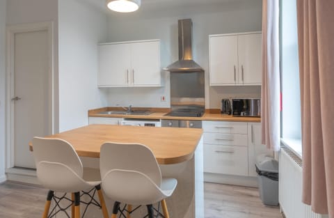 Deluxe Apartment, Private Bathroom (Treetops at City Haven) | Shared kitchen