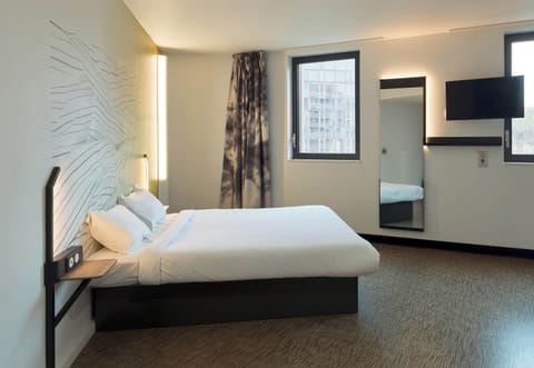 Double Room, Mobility Accessible, Non Smoking | Desk, soundproofing, free WiFi, bed sheets