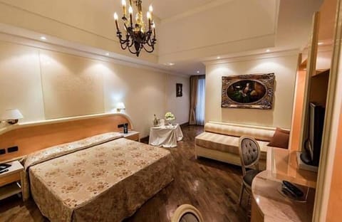 Standard Triple Room | Minibar, in-room safe, desk, laptop workspace