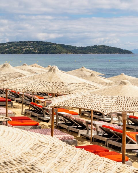 Private beach nearby, white sand, free beach shuttle, free beach cabanas