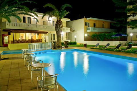 Seasonal outdoor pool, pool umbrellas, sun loungers