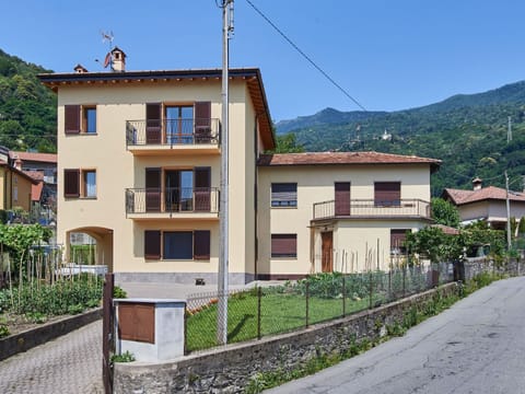 Sky, Building, Plant, Window, Property, House, Land Lot, Urban Design, Tree