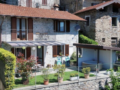 House, Property, Building, Neighbourhood, Town, Residential Area, Architecture, Home, Real Estate, Window