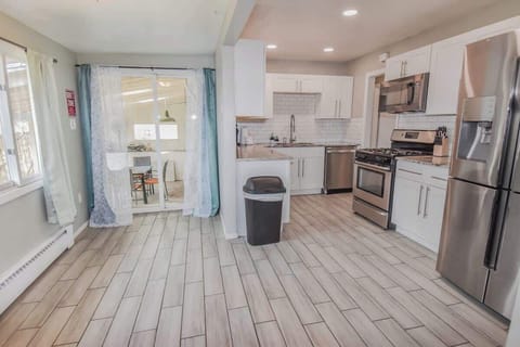 Bright and Modern Kitchen