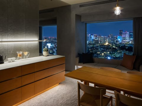 In-room safe, free WiFi, bed sheets