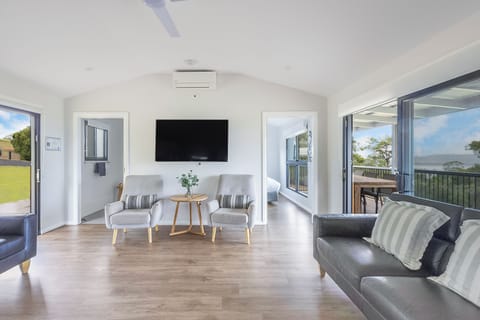 Standard Cabin - Sleeps 7 - Accessible | Living area