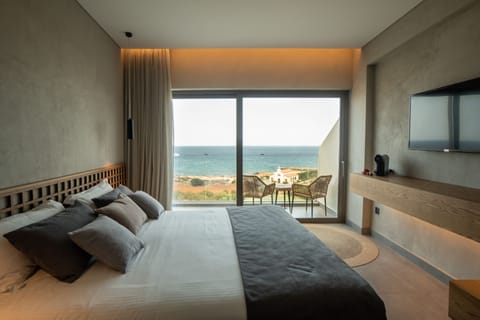 Superior Room with Panoramic Sea View | Hypo-allergenic bedding, in-room safe, desk, soundproofing