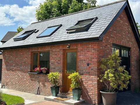 Exclusive Apartment | Living area | 32-inch LED TV with digital channels, TV