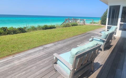 The Yellow House - Gulf Front in Old Seagrove