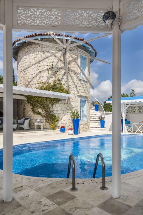 Outdoor pool, pool umbrellas, sun loungers