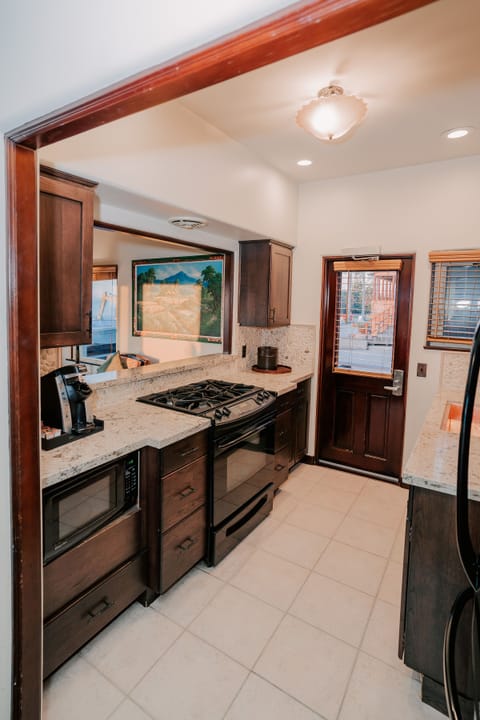 Deluxe Room, Multiple Beds, Ocean View | Private kitchen | Fridge, microwave, stovetop, coffee/tea maker