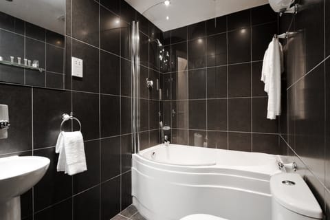 Four Poster Suite | Bathroom | Shower, free toiletries, hair dryer, towels