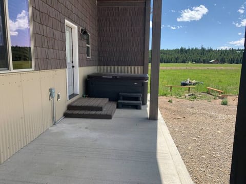 Hot tub on the back patio!