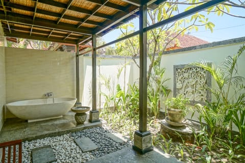 Villa, 2 Bedrooms | Deep soaking bathtub