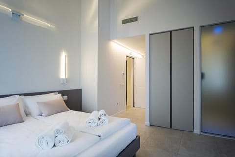 In-room safe, desk, blackout drapes, soundproofing