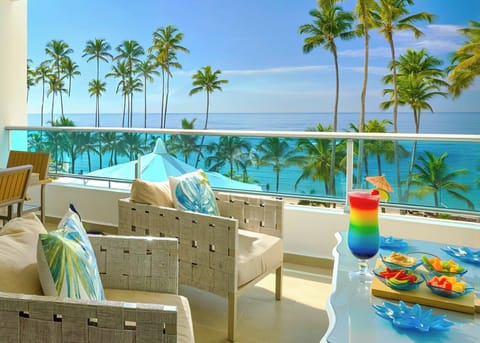 Your Morning View – Open the curtains and let the Caribbean ocean welcome you with its calm waves and endless blue horizon.