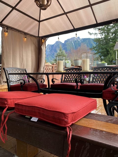 Dine outside with Mt Si View