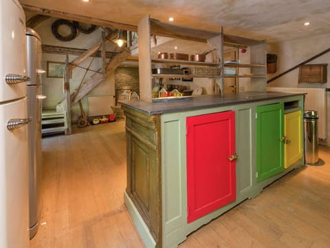 House | Private kitchen | Fridge, microwave, oven, stovetop