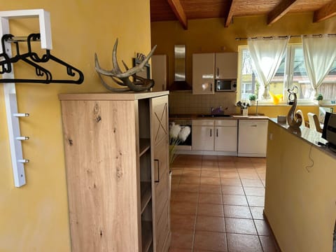 Bungalow | Private kitchen | Highchair