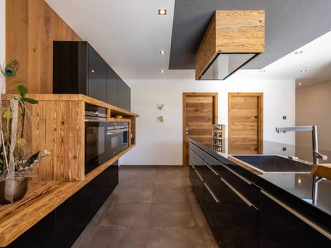 Chalet | Private kitchen | Highchair