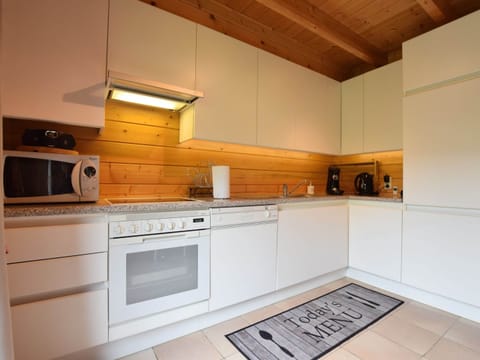 Chalet | Private kitchen | Fridge