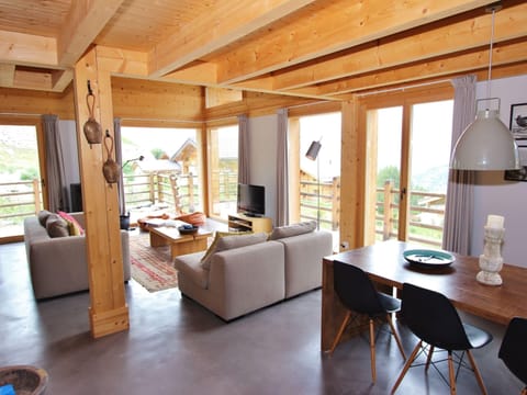 Chalet | Dining