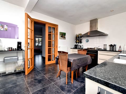 House | Private kitchen | Fridge, stovetop, coffee/tea maker, highchair