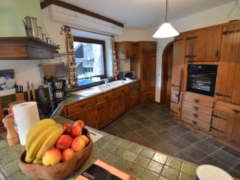 House | Private kitchen | Fridge, microwave, coffee/tea maker, highchair